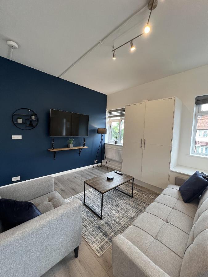 Warner Brothers Apartment Watford  Exteriér fotografie